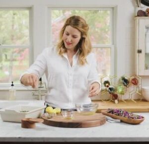 Crate & Barrel in the kitchen | ampersand & ampersand content creation